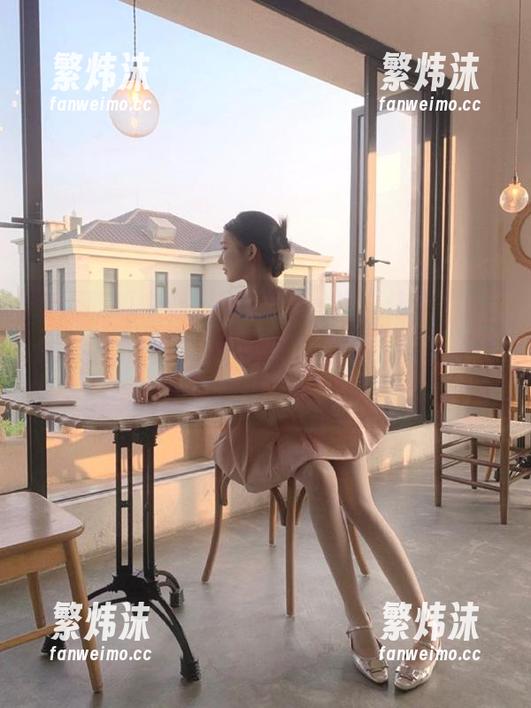 只需简单一步，登录“17吃瓜中心网”，即刻开启你的吃瓜新体验吧！