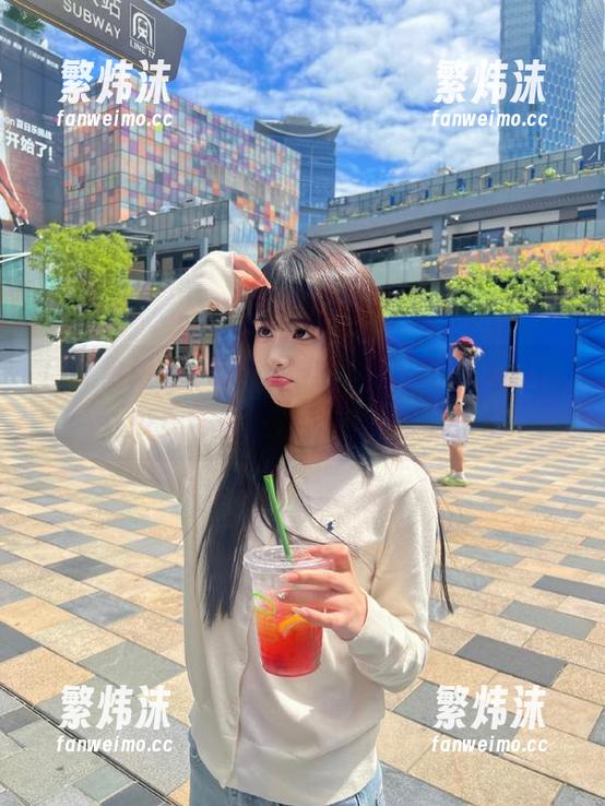 快点进51热门今日吃瓜入口，少女带你吃遍所有热门瓜！