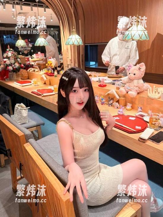 黑料社网址每日更新，少女陪你一起疯狂吃瓜吧
